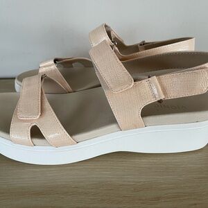 Vionic Nude Blush Platform Sandals Size 10 Adjustable Comfort